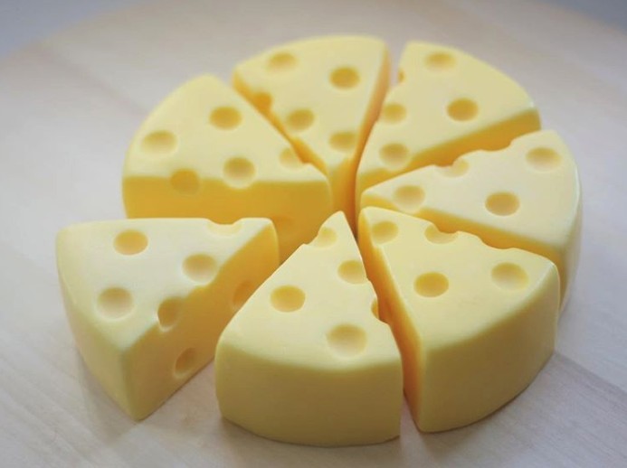 這款芝士洗面皂跟真的跟芝士有著極高的相似度!