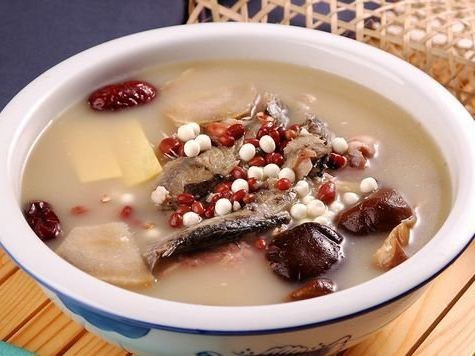 赤小豆粉葛鯪魚湯有助清熱。