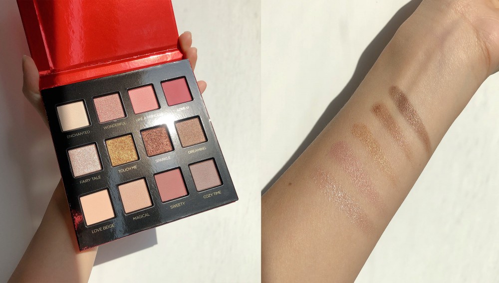 MAGICAL HOLIDAY MAXI EYESHADOW PALETTE