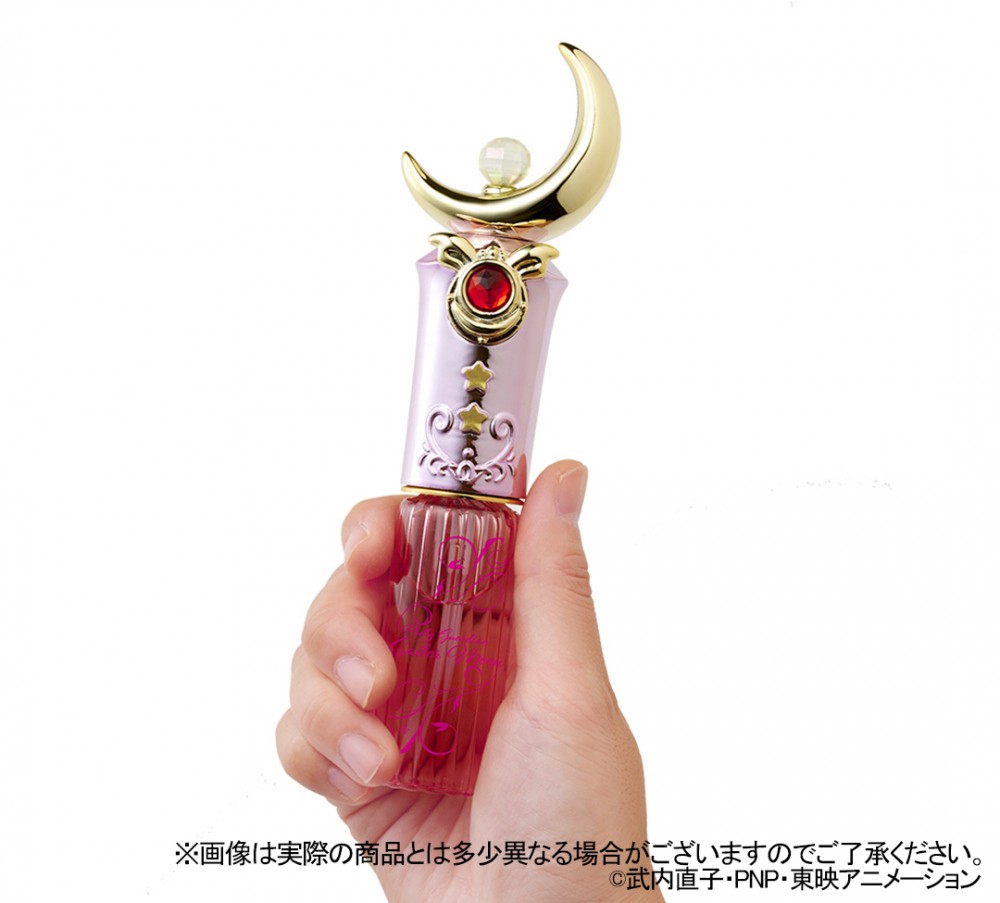 而且把「新月棒」香水拿上手時,絕對會吸引很多目光