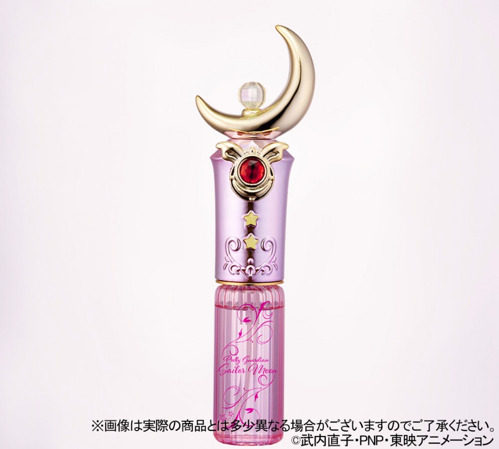 香水瓶身化身為月亮仙子專屬的手杖,將「新月棒」捧在手心上感覺非常夢幻。