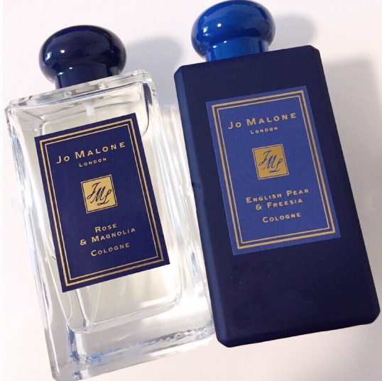 幽香高雅的木蘭花搭配兩種稀有玫瑰的清香，配上溫暖明亮琥珀香氣，絕對是氣質女孩的必備Cologne。