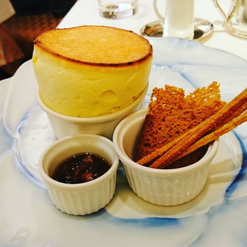 食落口時除了芝士味,還帶有些許鹽味