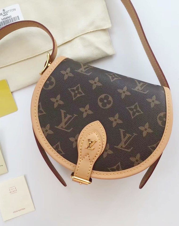 絕美的「復古馬鞍包」，一推出就瞬即被譽為今季最值得投資手袋