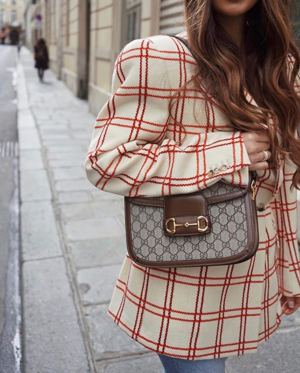 配上時尚的經典雙G Monogram,既帶有 70、80 年代的復古華麗感覺,但又不失時尚感!