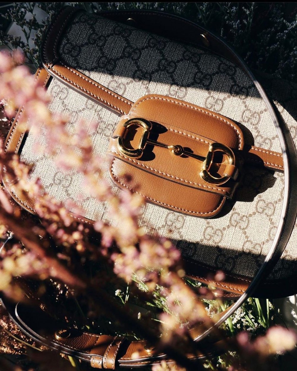 這次 Gucci 更把馬銜扣的元素搬到最新的 Gucci 1955 Horsebit shoulder bag 身上,又有沒有讓你心動了起來?