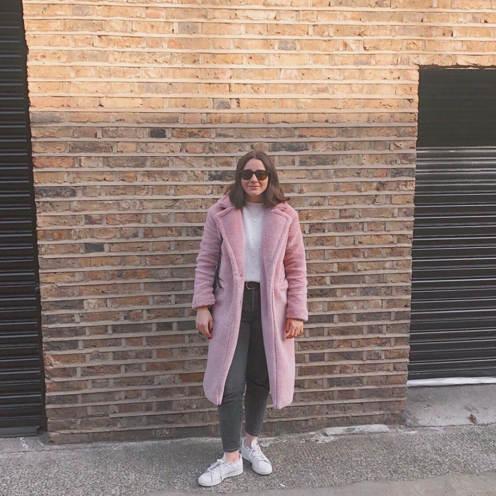 穿上粉紅色大褸時又被男友指是浴袍。