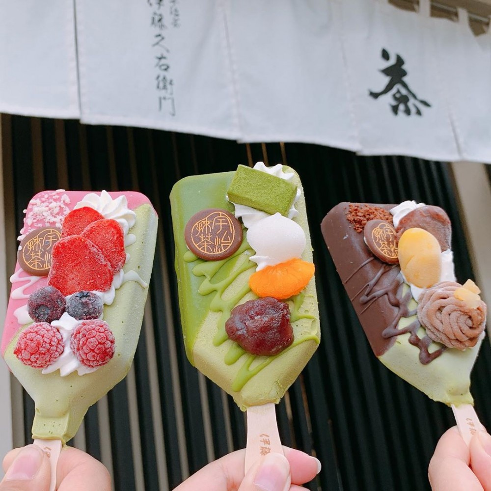色彩繽紛的水果,再加上丸子、朱古力等裝飾真的捨不得放入口。
