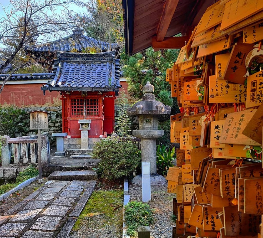 超有名的伏見稻荷大社、花街區、清水寺,到處也充滿著古舊風味的古都,絕對值得你駐足細味欣賞!