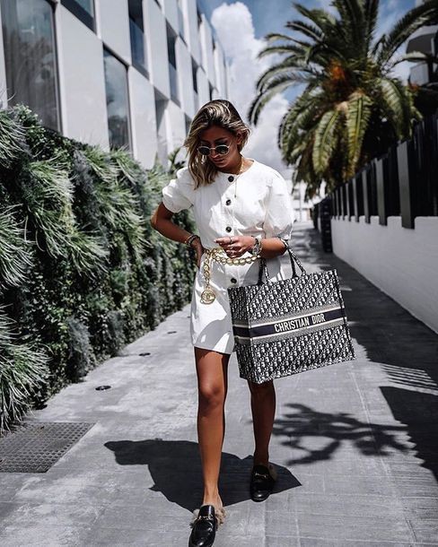 當中易襯又百搭的 Book Tote(托特包),風頸可說是一時無兩!