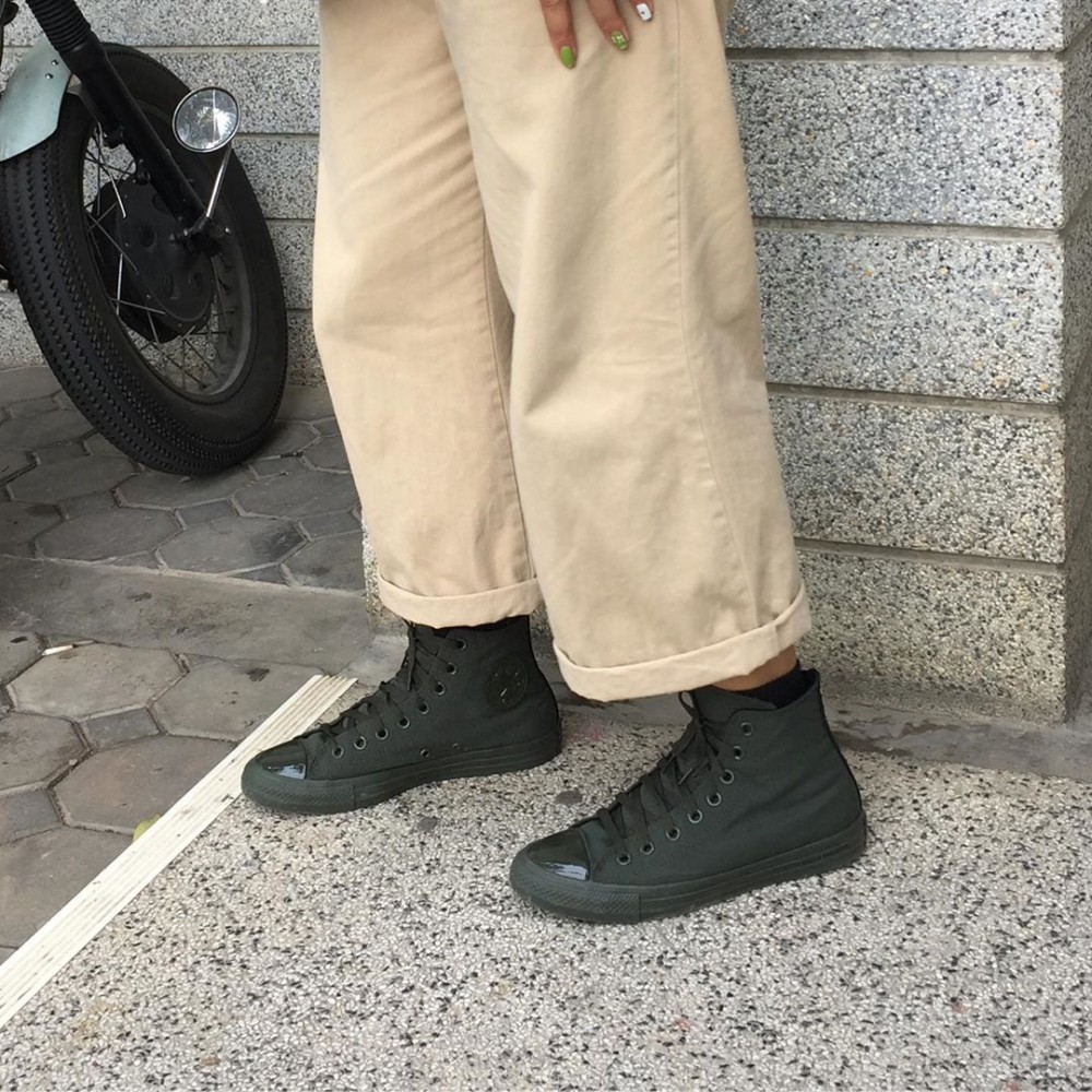搭配卡其色長褲超有型!