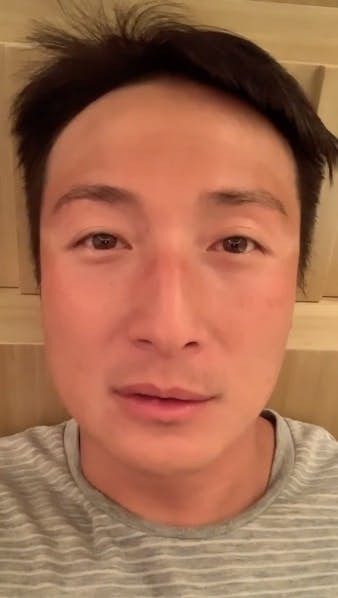 連續游了10多個鐘的他,夜晚慶功後拍片在instagram上感謝大家支持