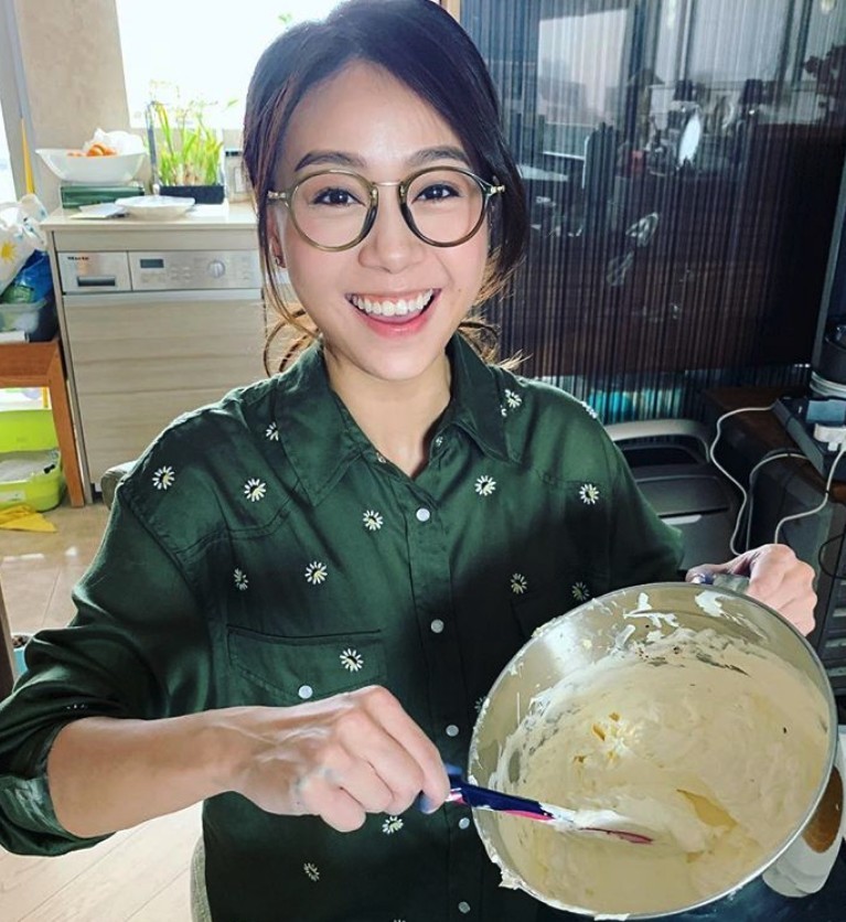 黃心穎則敗走美國避風頭