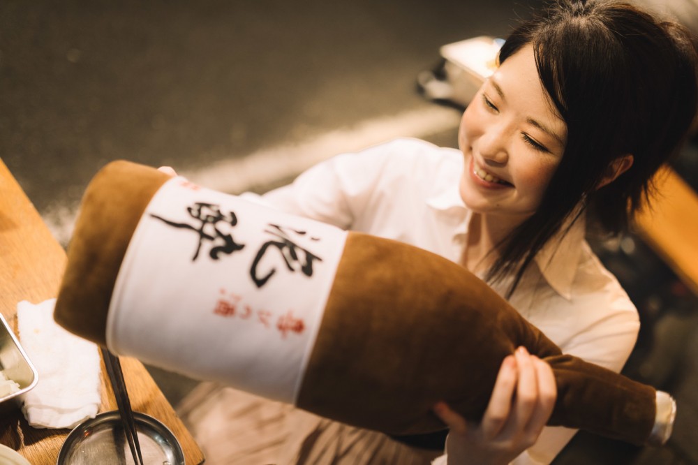「一公升清酒抱枕」售價為 2750 日圓