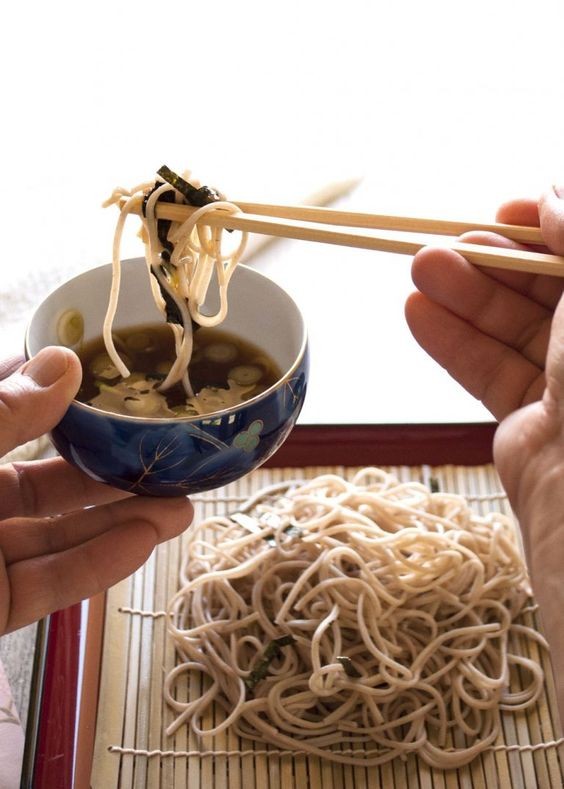 每一百克烏冬、蕎麥麵和蝦子麵含有高達1000毫克鈉。