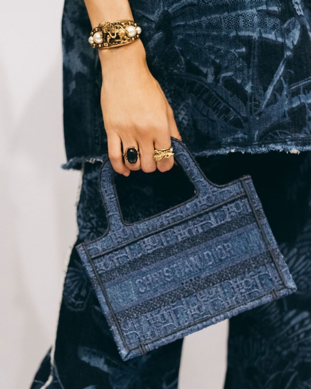 c789d5fad27546cde1b3759d00777a58