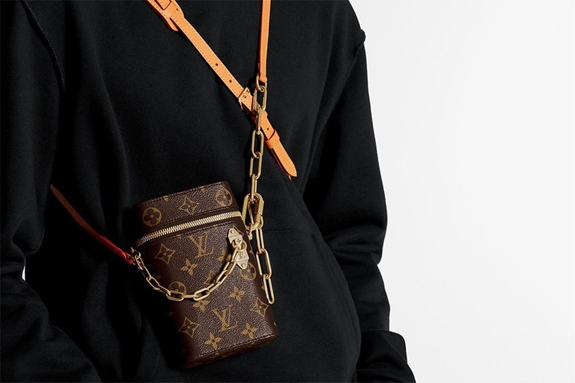 這款來自「Monogram Legacy」系列的迷你手機袋一推出,隨即 再次在網上瘋傳
