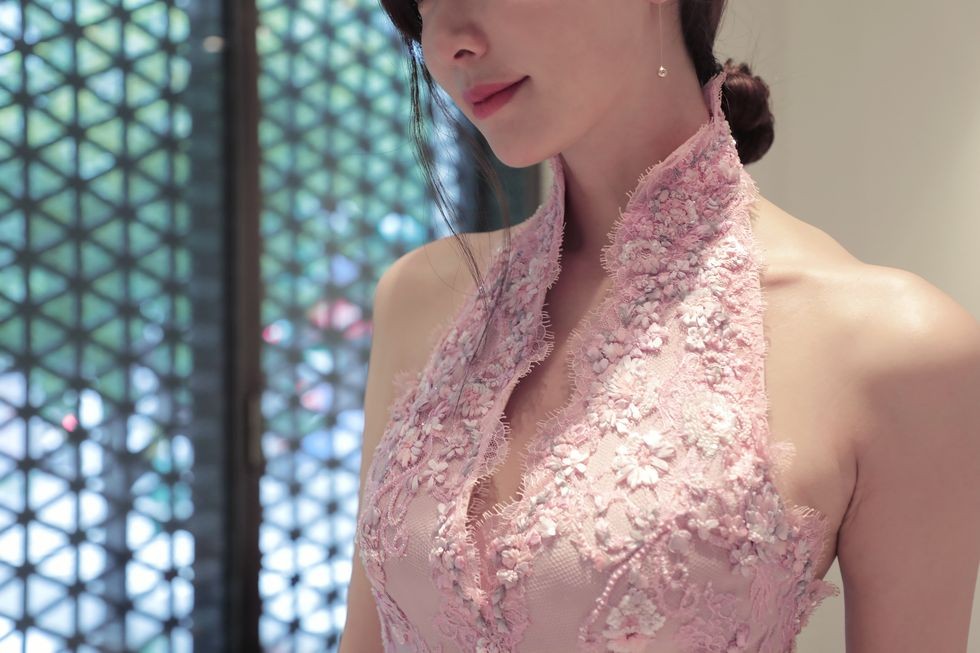 在細節部分也是有象徵著中式喜慶的多子吉祥話語,使福氣一直持續下去