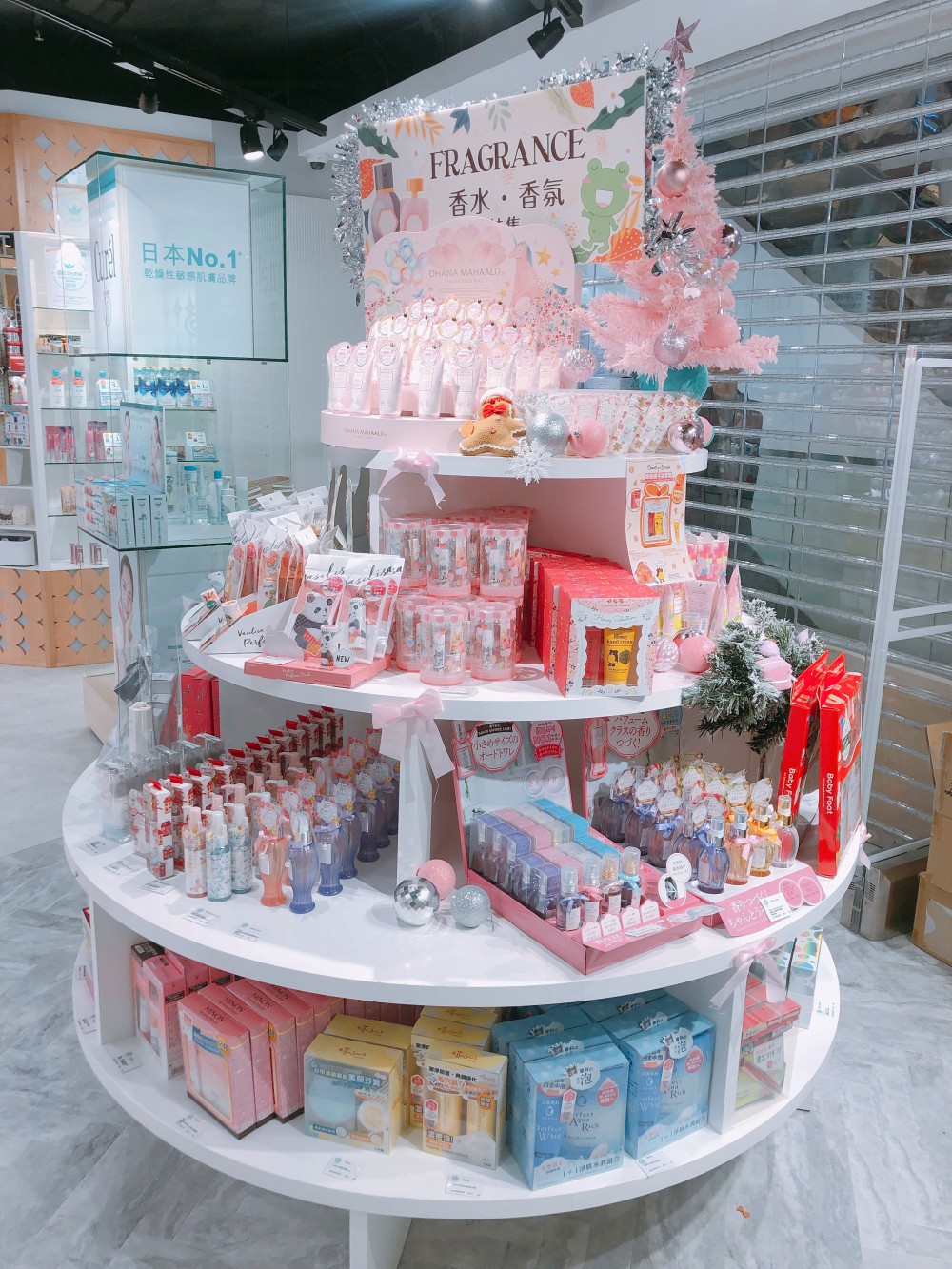 @cosme store更推出「會員限定優惠」,只要你是首300位新登記會員購物滿$100可享會員迎新美裝禮品包