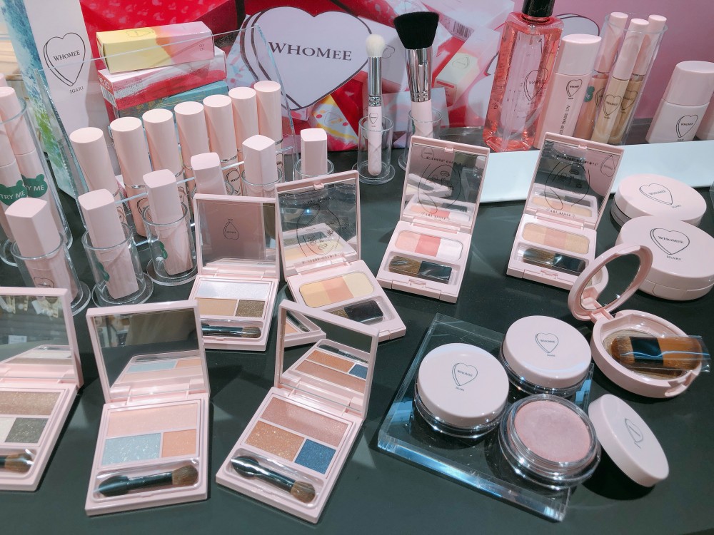 由知名彩妝造型大師IGARI SHINOBU於2018年少創立的「WHOMEE」化妝品牌