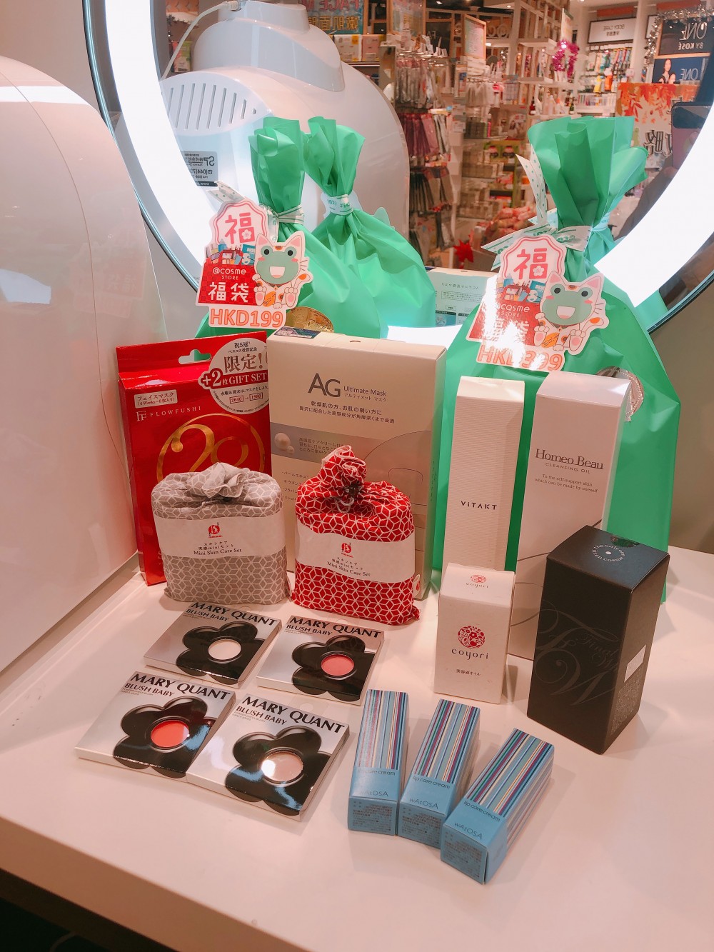 爲慶祝新店開幕,2020年1月1日首度推出限量美妝福袋