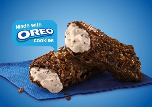 而馬來西亞麥當勞最近也推出了一款差不多的Oreo批，同樣擁有脆脆的黑色外皮，內裡就填了滿滿超邪惡的雲呢拿忌廉