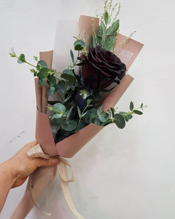簡單地以尤加利葉作配襯已經美翻