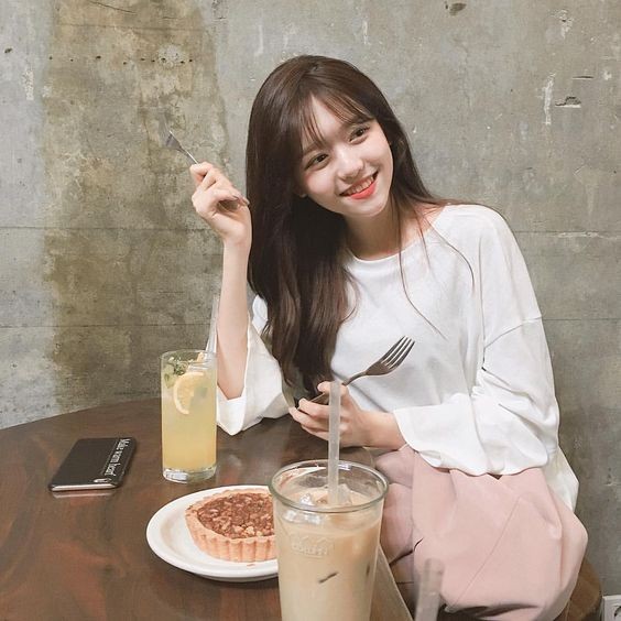 girl_eat_4546a