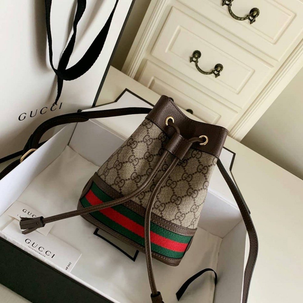 說到GUCCI,大家都一定知道它們家的人氣系列Ophidia,其經典的印花早已深入少女心