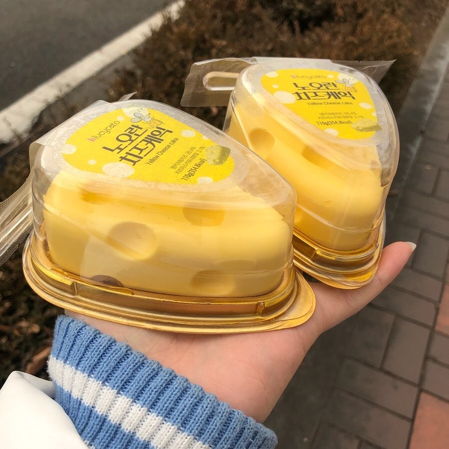 今次韓國 7-11 也乘著芝士熱潮推出外型超逼真的芝士蛋糕