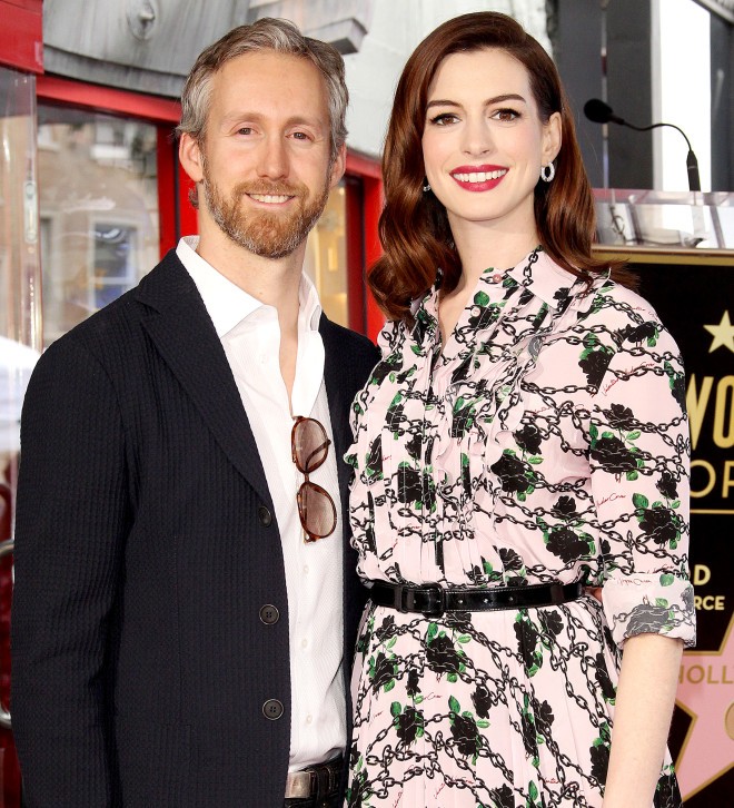 Anne-Hathaway-Adam-Shulman-welcome-baby
