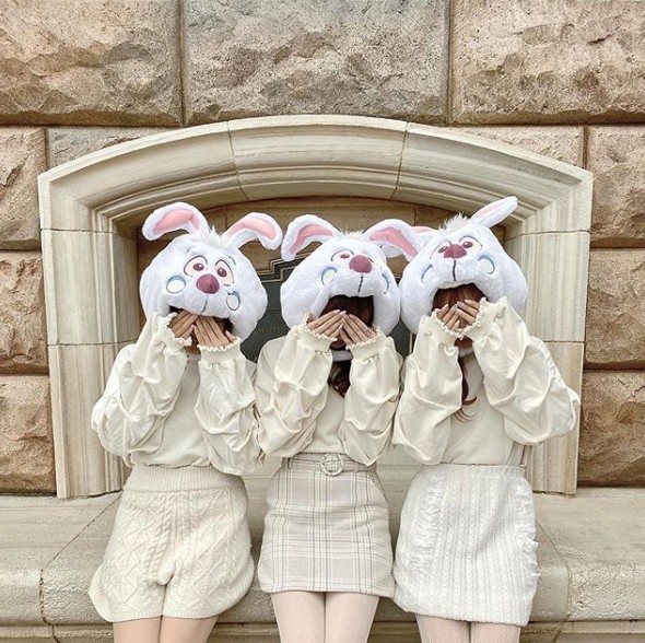 白兔先生是近期才推出的最新頭套款式,但已經被日本女生瘋狂洗版