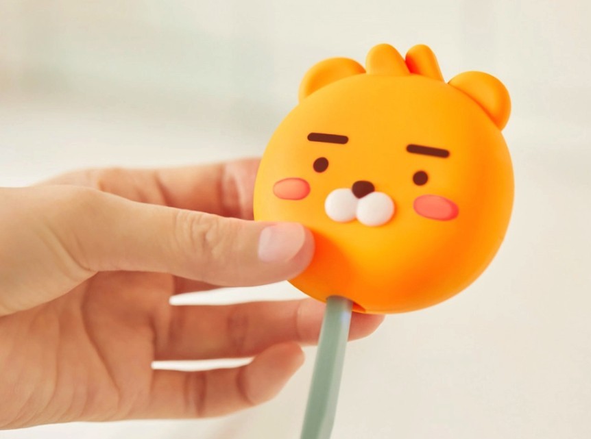 Kakao Friends這次推出的「牙刷消毒機」是使用UV來殺菌,可以消除牙刷上99.9%的細菌