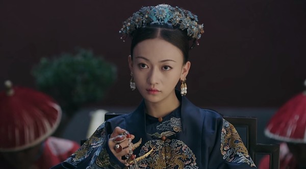 媽媽魏瓔珞似乎看穿「昭華公主」的感情糾葛,意圖阻止昭華與福康安