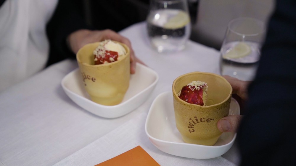 不過要注意這個可食用的咖啡杯並非人人適合,因為咖啡杯含有蛋、奶製品、果仁和麩質,有這類食物敏感的人不能食用,純素者也不適合吃