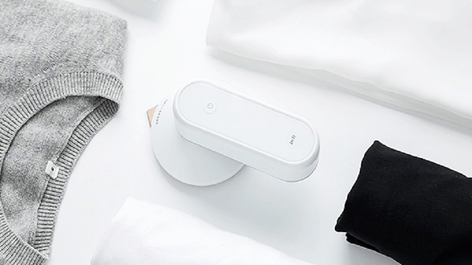 比市面見到的旅行用迷你熨斗還要輕便,輕薄外型絕無半點厚重感,而且因為可以當行動電源用,所以在外觀設計上也很有時尚感