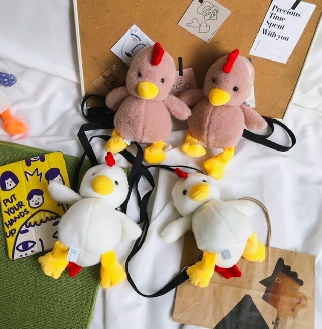 冬天背上它也最適合了,毛茸茸的質料摸下去超軟綿綿的