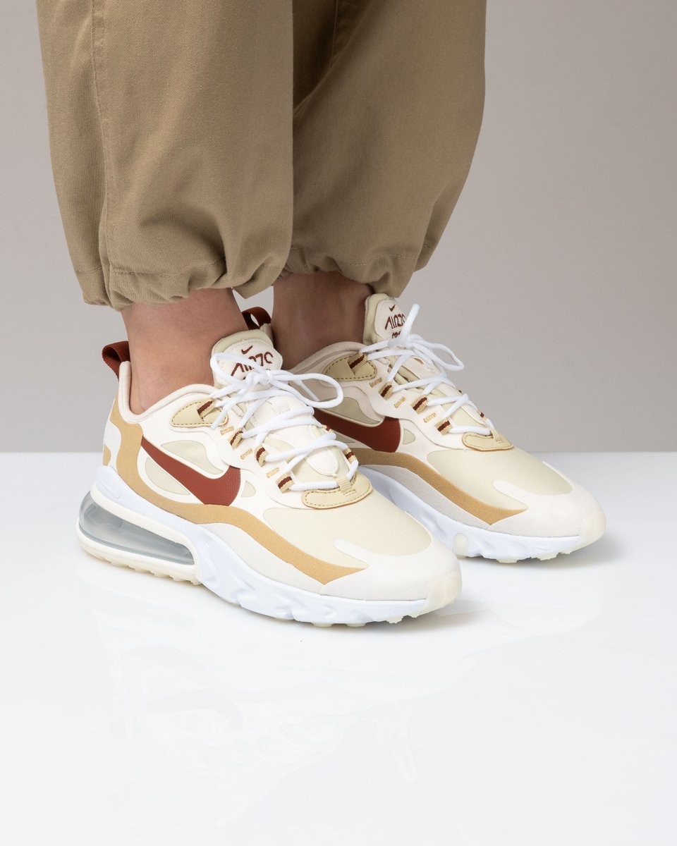 就如這雙「奶油色」Nike Air Max270,你可以搭配T-SHIRT、牛仔褲,簡單的造型突顯漂亮的球鞋