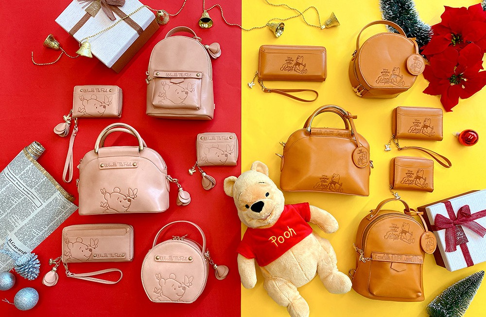 台灣人氣網店「天藍小舖」獲得了迪士尼的官方授權，聯乘推出小熊維尼多款粉嫩手袋