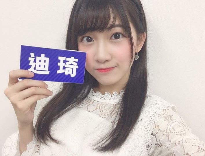 2017 年 9 月就曾經參加 TPE48 一期生徵選,更是首位進入第 10 屆 AKB 人氣總選的香港女生!