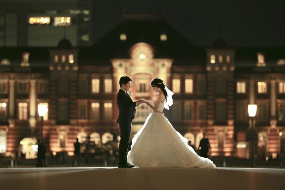 A. 皇室系新娘個性霸氣又果斷的妳,視結婚為一生人一輩子最重要、也是最神聖的事。結婚當天希望成為眾人焦點的你,會想自己和親友們渡過一個超有記憶點,也超有儀式感的夢幻婚禮,