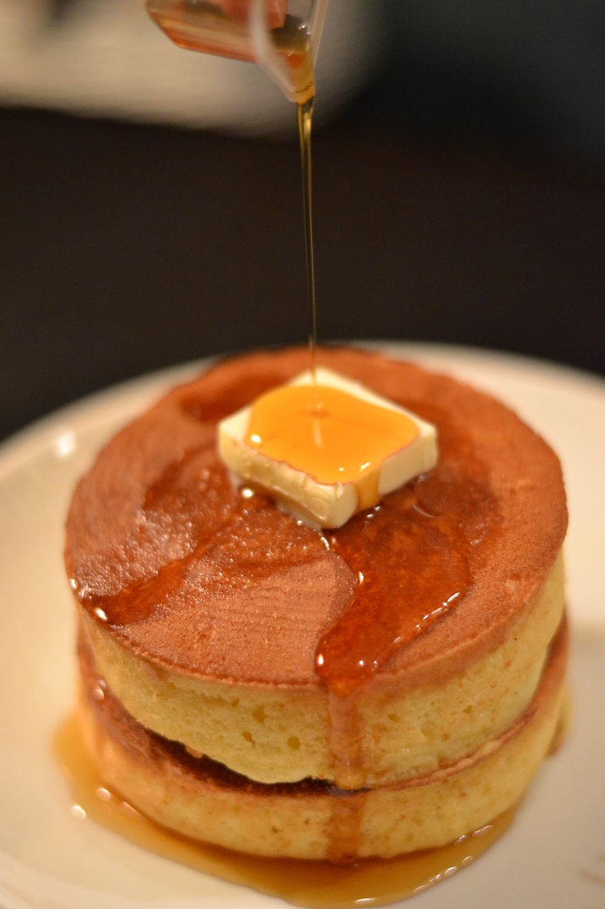 充滿空氣感的鬆軟 Pancake,不但充滿濃濃的馥郁蛋香,配上柔滑可口的忌廉和糖漿簡直是人間美味,光想像也讓人口水直流!