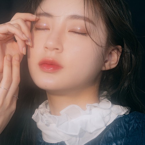 最新色號「Black Hole」高級感滿滿，紫灰色帶閃粉