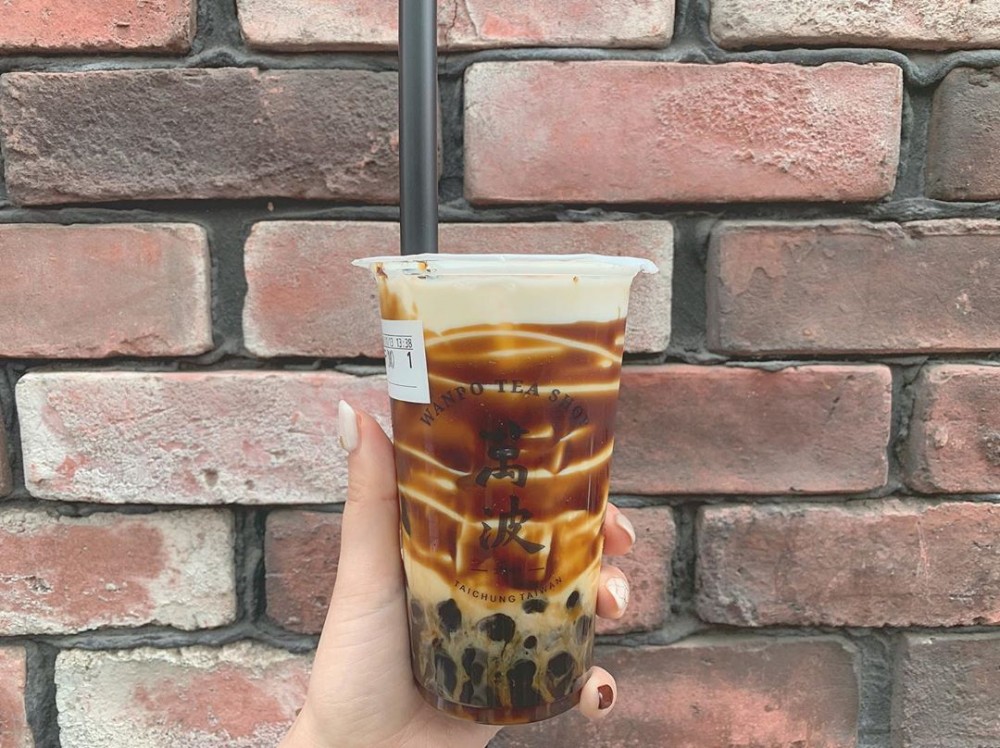 本來日本店最人氣的招牌飲品是「黑糖珍珠拿鐵」,採用台灣黑糖熬煮的珍珠及日本鮮奶製作而成