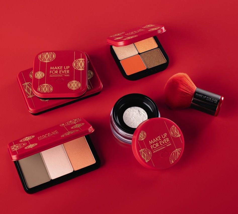 MAKE UP FOR EVER的王牌產品由型格的黑色轉為紅紅的春裝,更飾上了金色的傳統小燈籠及文字
