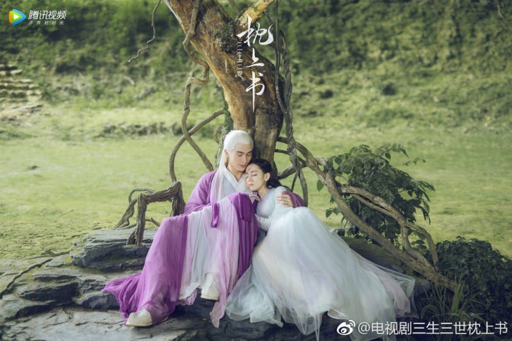 為了令整個劇集的畫面更寫實好看,據悉劇集的美術團隊也超花心思,足足花了8個月的時間來搭建近100個超仙的場景