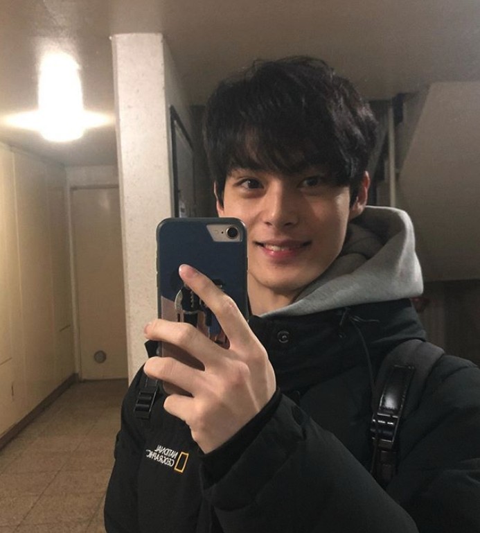 Nojambot是1996年出生的小弟弟,身高則是174cm