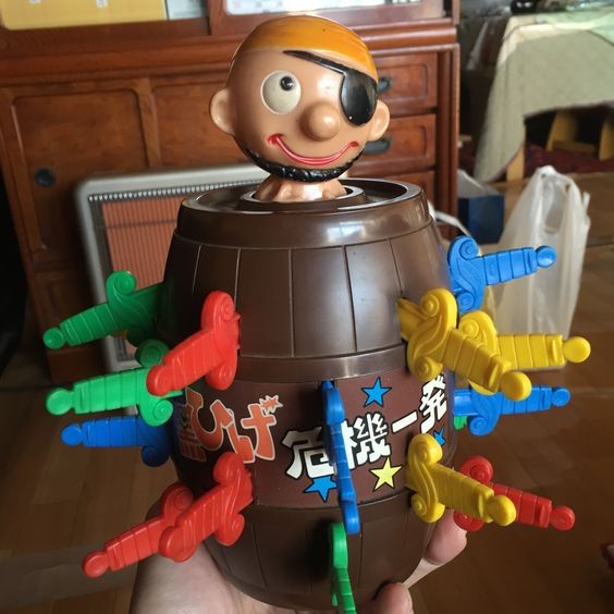 這個新玩法中,拿劍戳飛海盜不是重點。