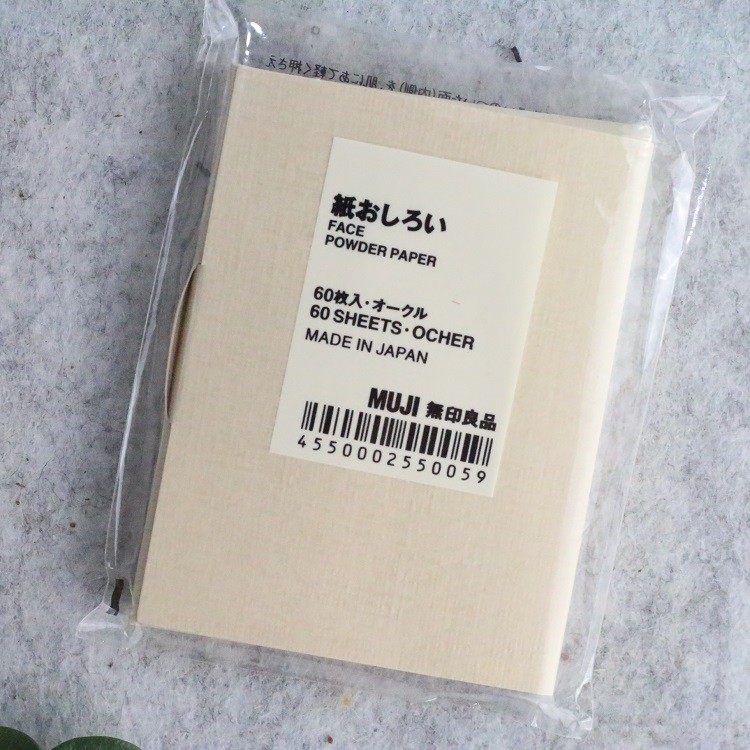 各位天生油肌女生一定少不了入手這個「吸油蜜粉紙」