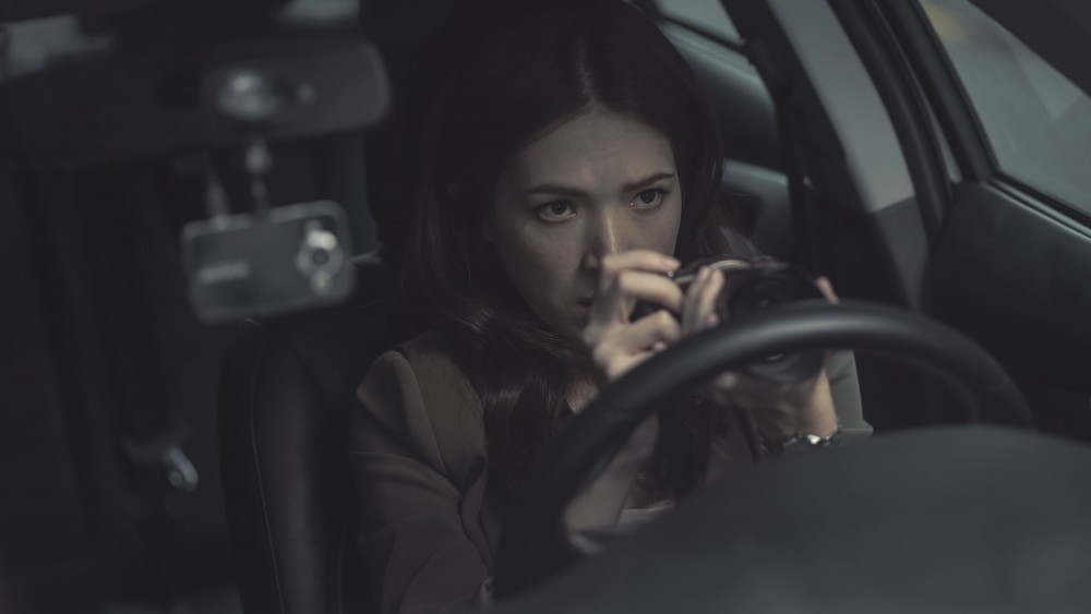 而女主角就是女神許瑋甯出演出的調查組記者,經常不惜跟著鑑識官張孝全穿梭命案現場。